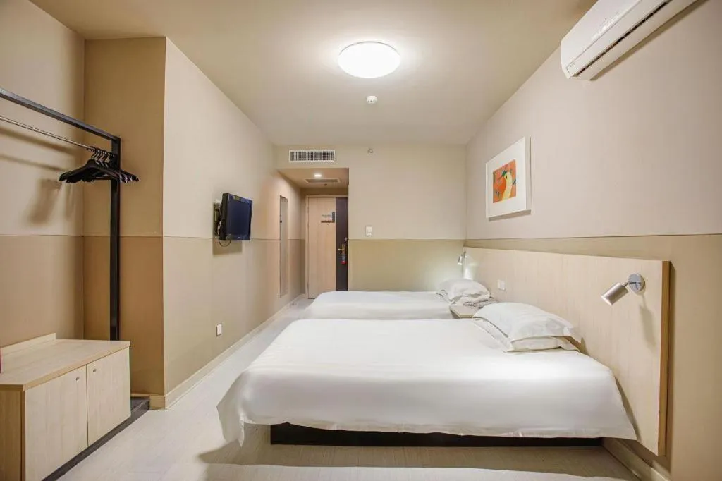 Bed in Jinjiang Inn Baotou Donghe East Railway Station