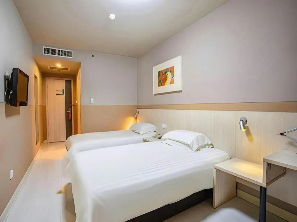 Bed in Jinjiang Inn Baotou Donghe East Railway Station