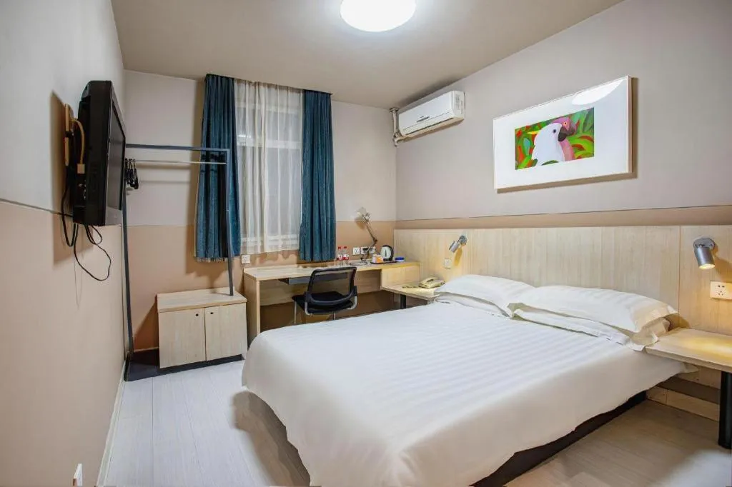 Bed in Jinjiang Inn Baotou Donghe East Railway Station