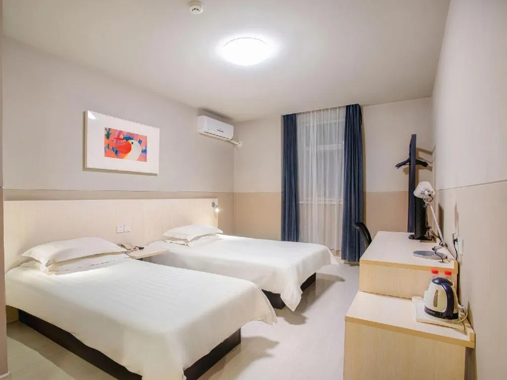 Bed in Jinjiang Inn Baotou Donghe East Railway Station