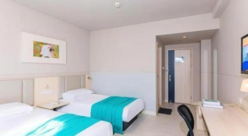 Bed in Jinjiang Inn Sanya Hexi Road Pedestrian Bridge