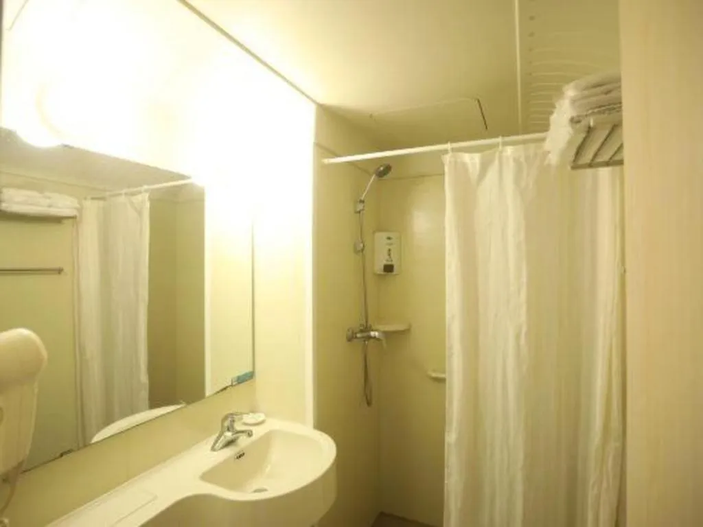 Jinjiang Inn Sanya Hexi Road Pedestrian Bridge