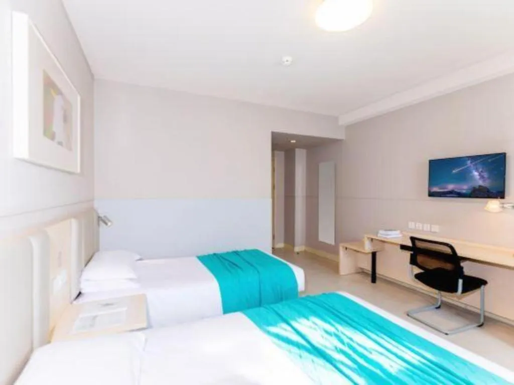 Bed in Jinjiang Inn Sanya Hexi Road Pedestrian Bridge