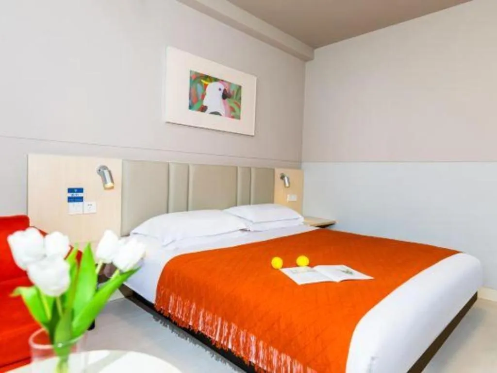 Bed in Jinjiang Inn Sanya Hexi Road Pedestrian Bridge