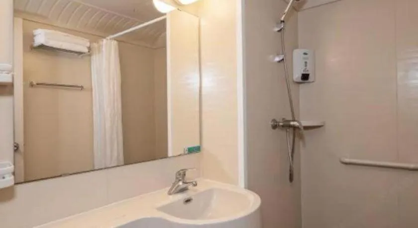 Jinjiang Inn Sanya Hexi Road Pedestrian Bridge