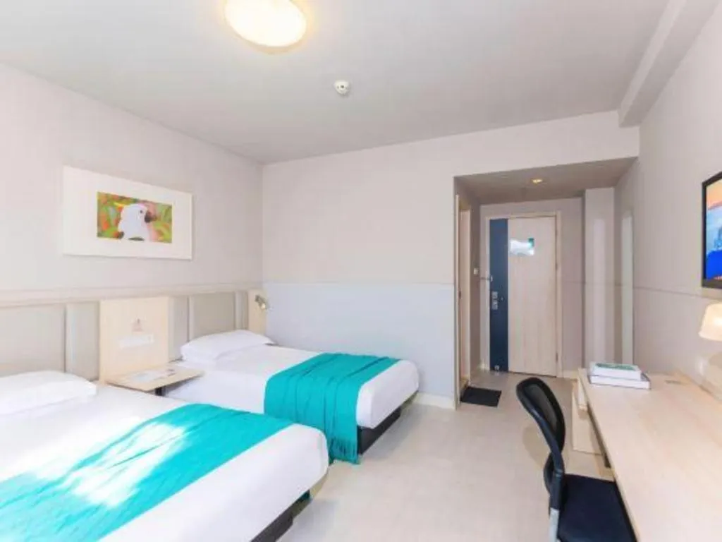 Bed in Jinjiang Inn Sanya Hexi Road Pedestrian Bridge