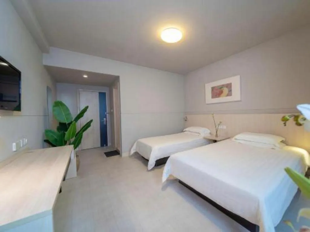 Bed in Jinjiang Inn Sanya Hexi Road Pedestrian Bridge