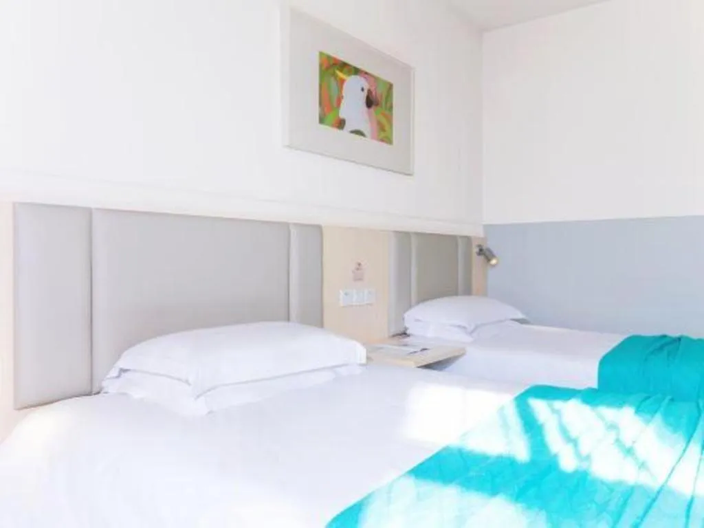 Bed in Jinjiang Inn Sanya Hexi Road Pedestrian Bridge