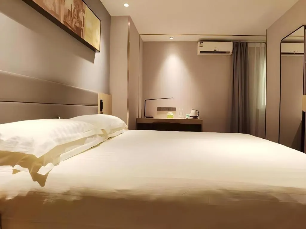 Bed in Jinjiang Inn Quanzhou West Street Kaiyuan Temple