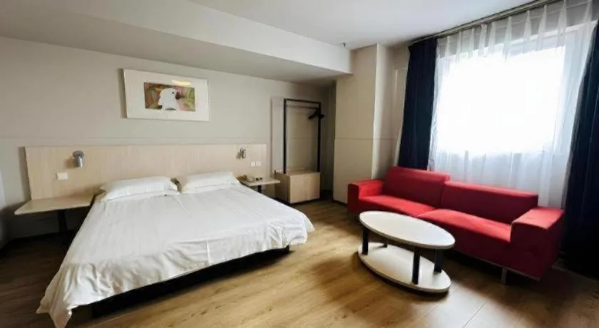 Bed in Jinjiang Inn Quanzhou West Street Kaiyuan Temple