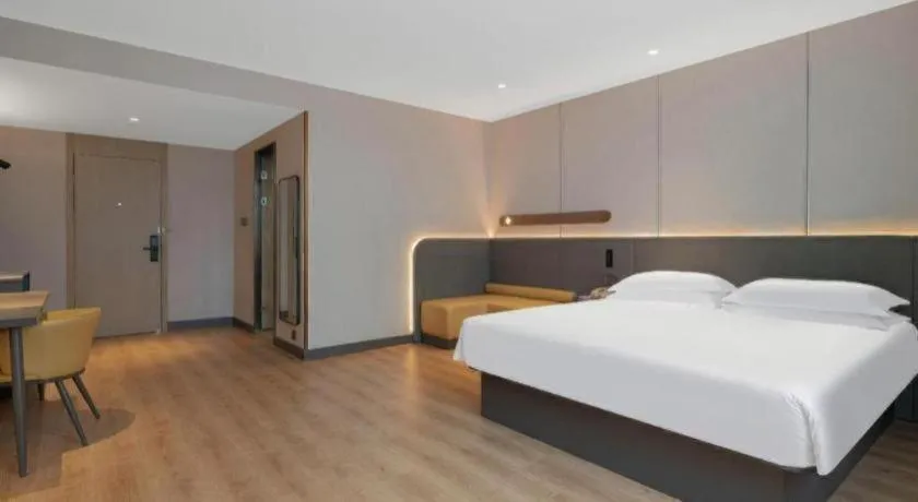 Bed in Jinjiang Inn Quanzhou West Street Kaiyuan Temple