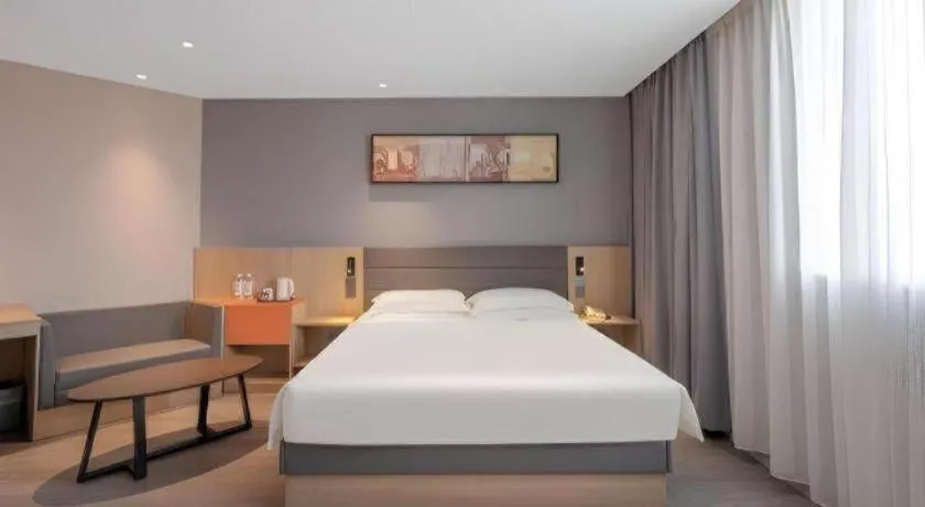 Bed in Jinjiang Inn Quanzhou West Street Kaiyuan Temple