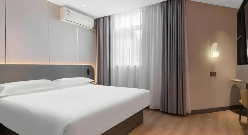 Bed in Jinjiang Inn Quanzhou West Street Kaiyuan Temple