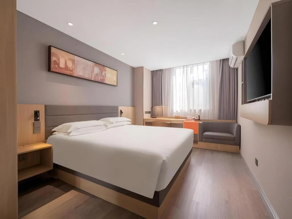 Bed in Jinjiang Inn Quanzhou West Street Kaiyuan Temple