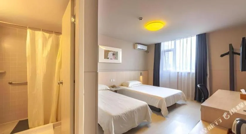 Bed in Jinjiang Inn Quanzhou West Street Kaiyuan Temple