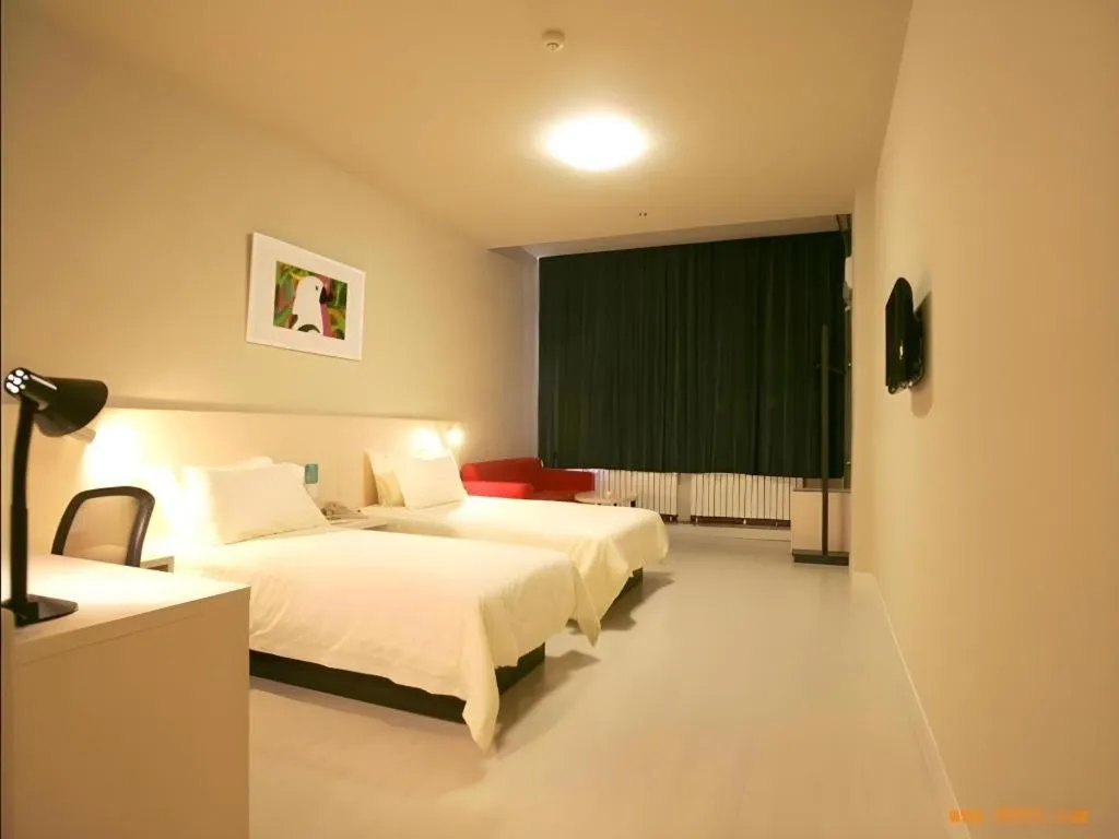 Bed in Jinjiang Inn Quanzhou West Street Kaiyuan Temple