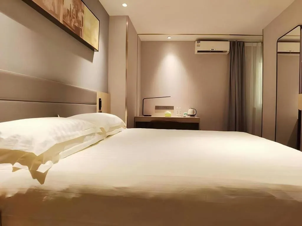 Bed in Jinjiang Inn Quanzhou West Street Kaiyuan Temple