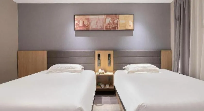 Bed in Jinjiang Inn Quanzhou West Street Kaiyuan Temple