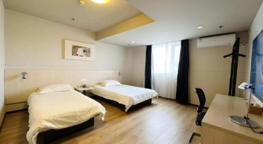 Bed in Jinjiang Inn Quanzhou West Street Kaiyuan Temple