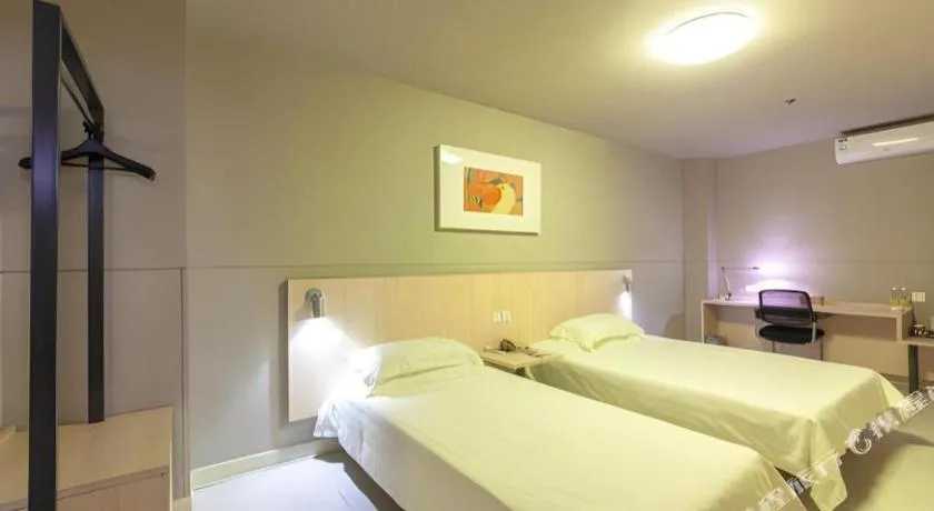 Bed in Jinjiang Inn Quanzhou West Street Kaiyuan Temple