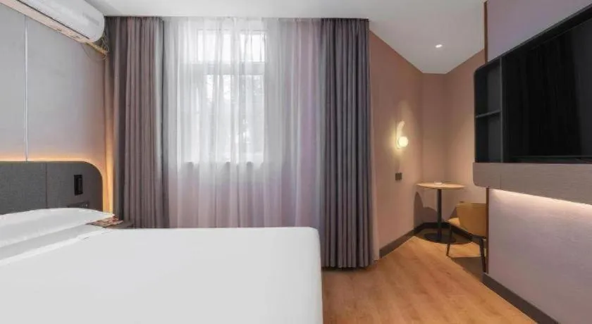 Bed in Jinjiang Inn Quanzhou West Street Kaiyuan Temple