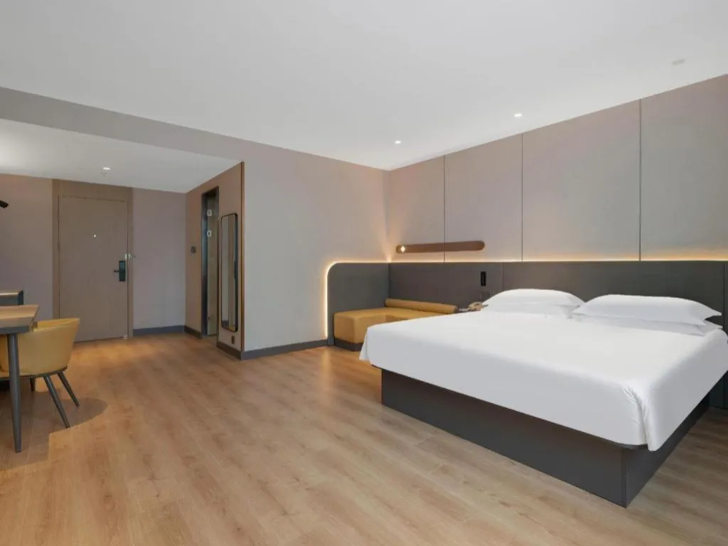 Bed in Jinjiang Inn Quanzhou West Street Kaiyuan Temple