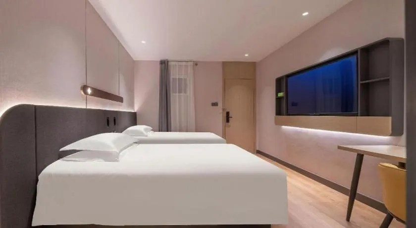 Bed in Jinjiang Inn Quanzhou West Street Kaiyuan Temple