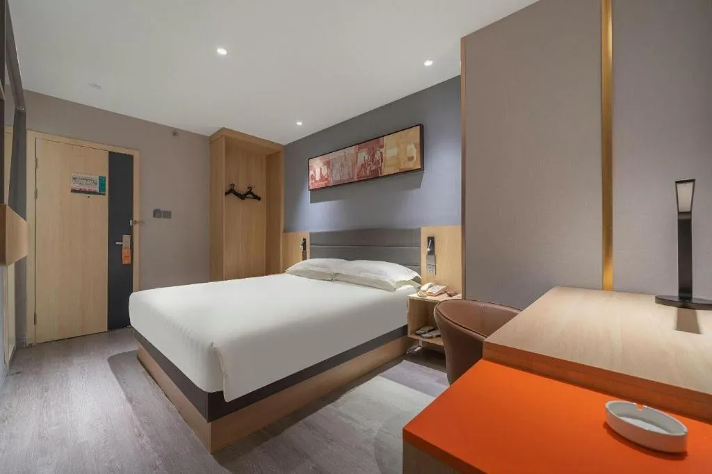 Bed in Jinjiang Inn Quanzhou West Street Kaiyuan Temple