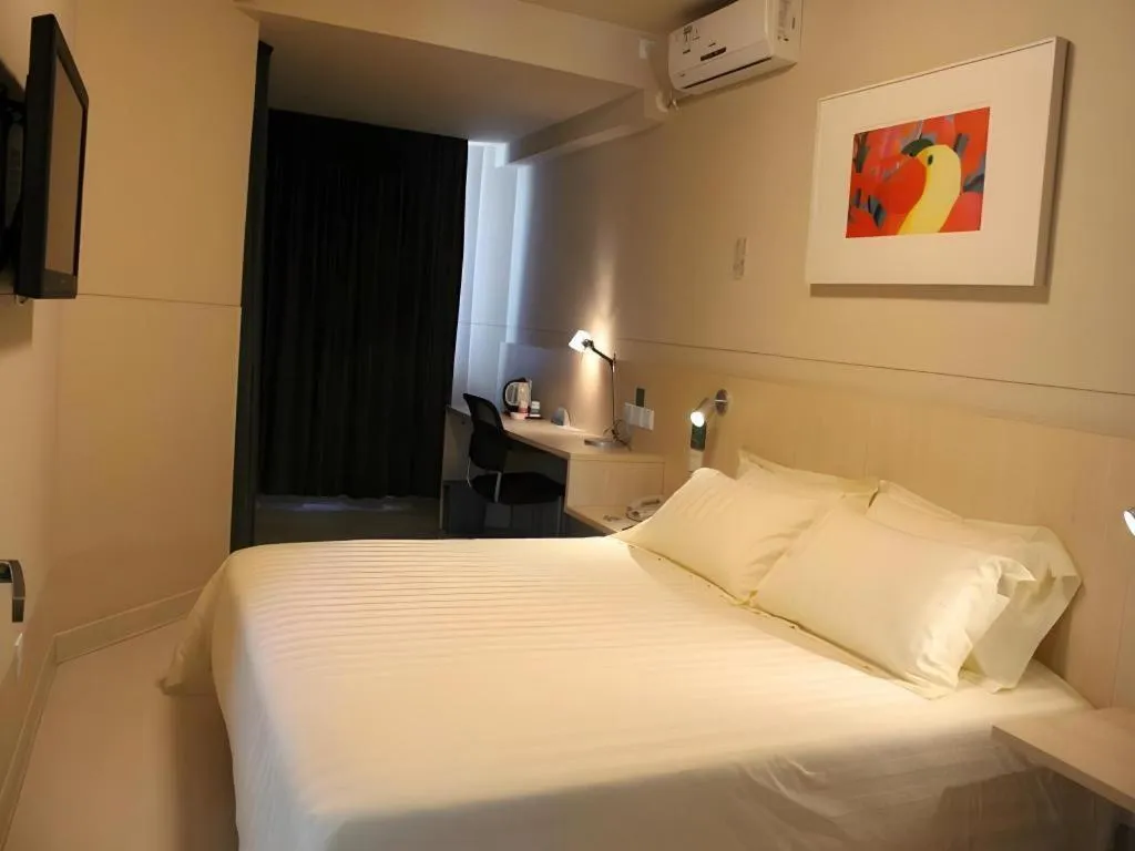 Bed in Jinjiang Inn Quanzhou West Street Kaiyuan Temple