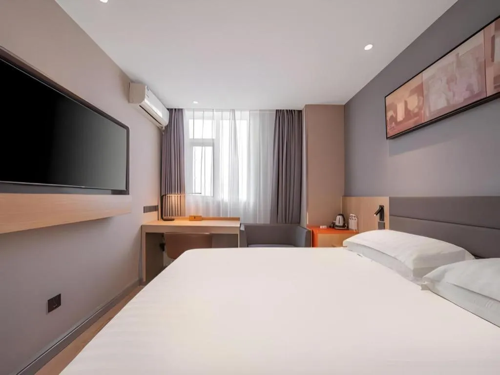 Bed in Jinjiang Inn Quanzhou West Street Kaiyuan Temple