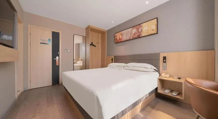 Bed in Jinjiang Inn Quanzhou West Street Kaiyuan Temple