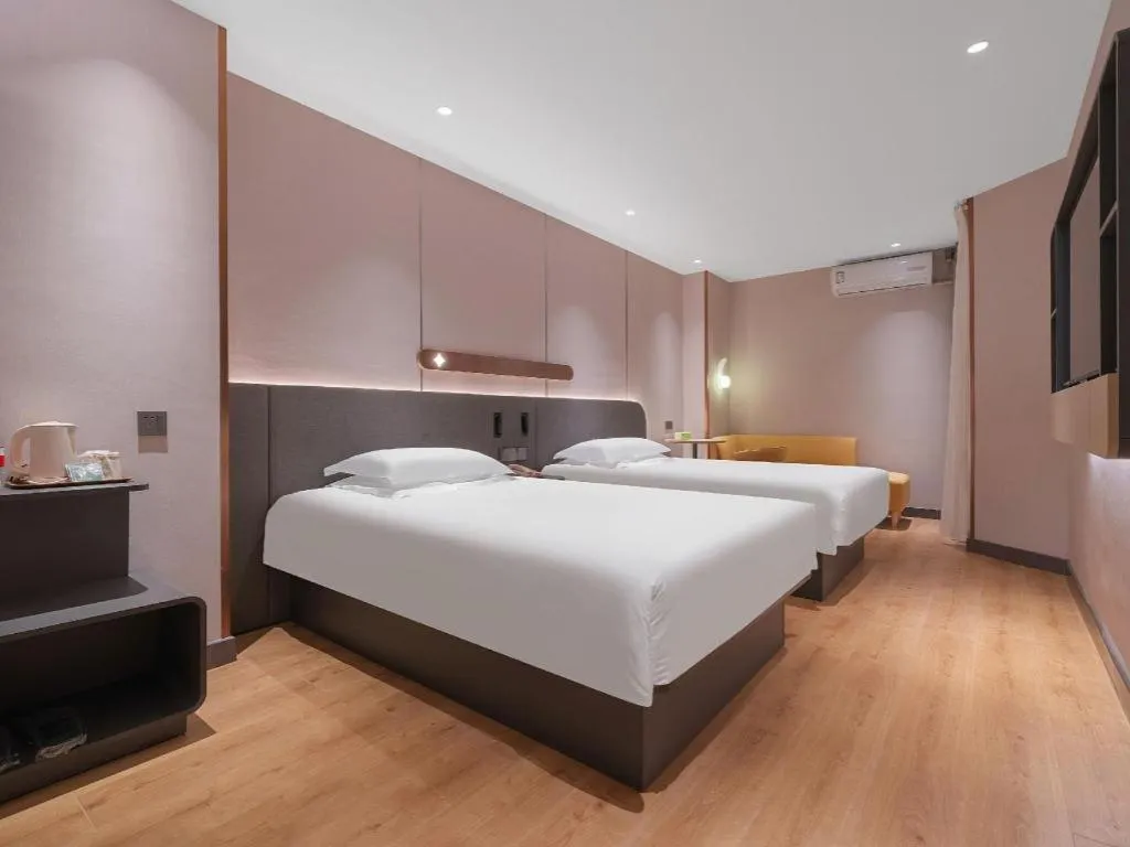 Bed in Jinjiang Inn Quanzhou West Street Kaiyuan Temple