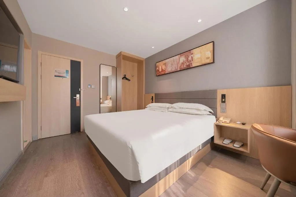 Bed in Jinjiang Inn Quanzhou West Street Kaiyuan Temple