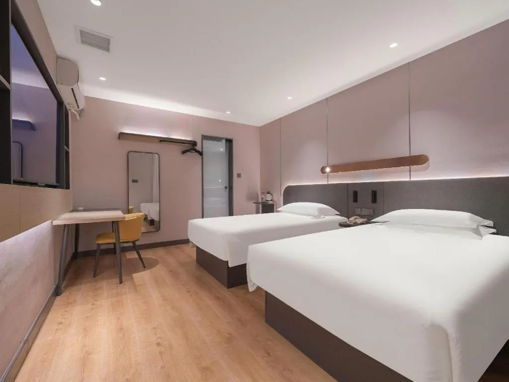 Bed in Jinjiang Inn Quanzhou West Street Kaiyuan Temple