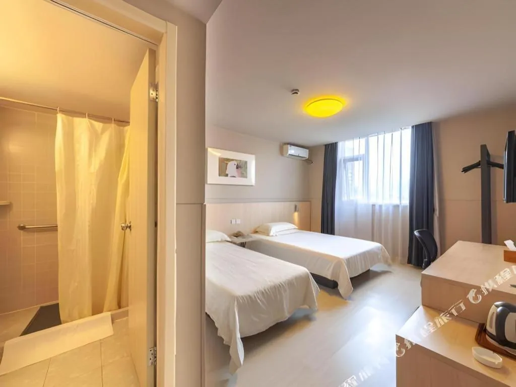 Bed in Jinjiang Inn Quanzhou West Street Kaiyuan Temple