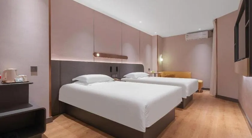 Bed in Jinjiang Inn Quanzhou West Street Kaiyuan Temple