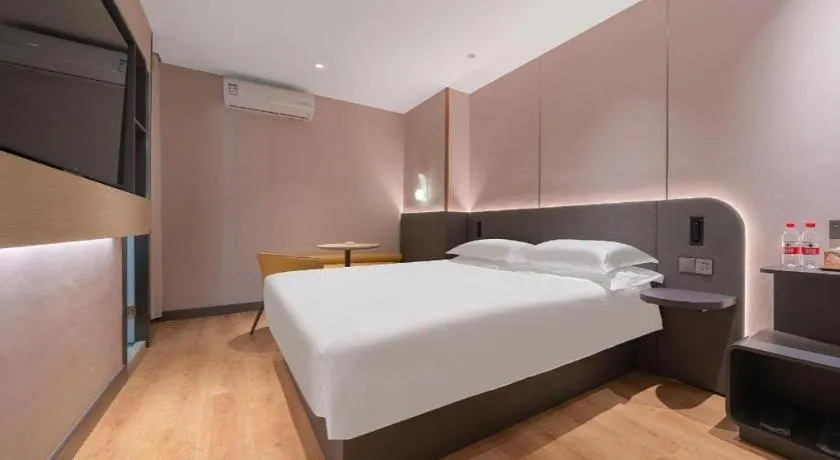 Bed in Jinjiang Inn Quanzhou West Street Kaiyuan Temple