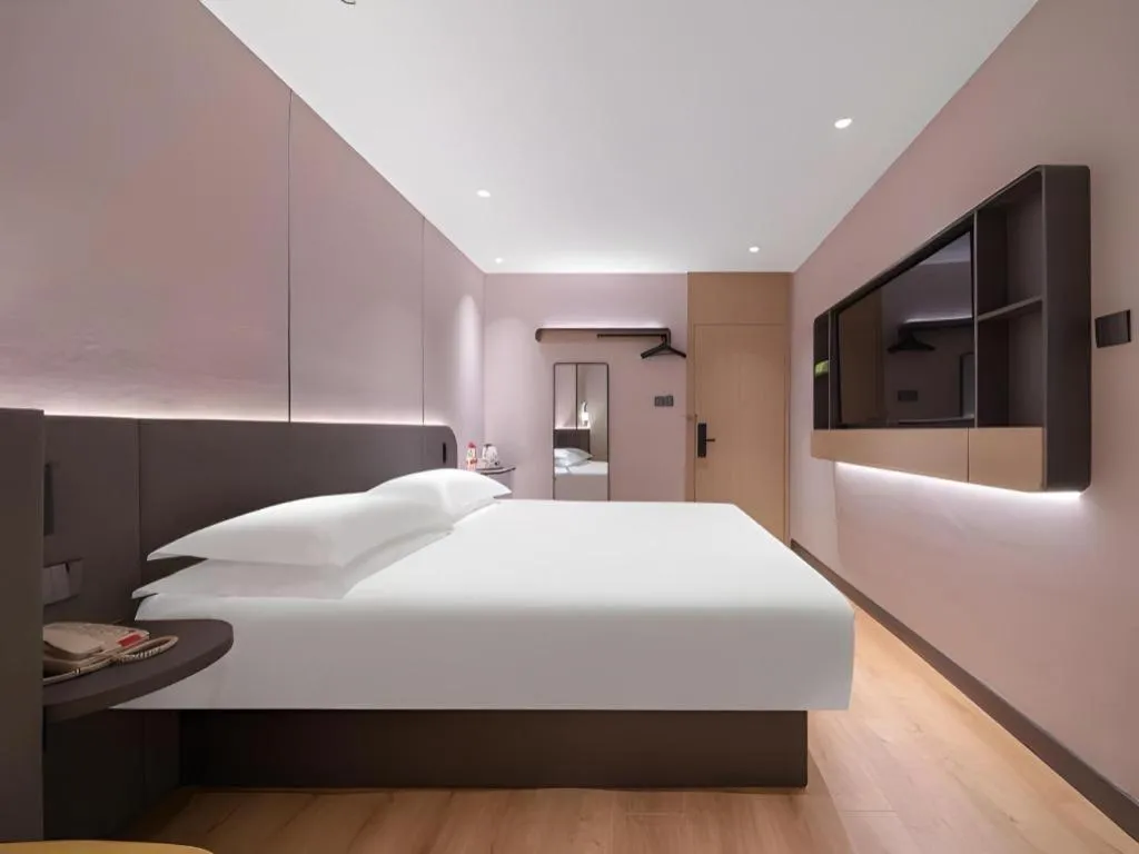 Bed in Jinjiang Inn Quanzhou West Street Kaiyuan Temple