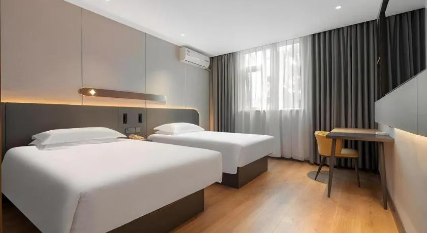 Bed in Jinjiang Inn Quanzhou West Street Kaiyuan Temple