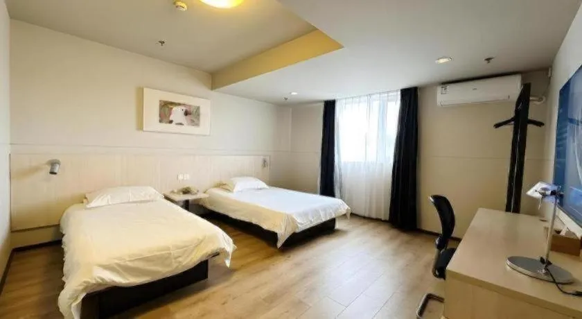 Bed in Jinjiang Inn Quanzhou West Street Kaiyuan Temple