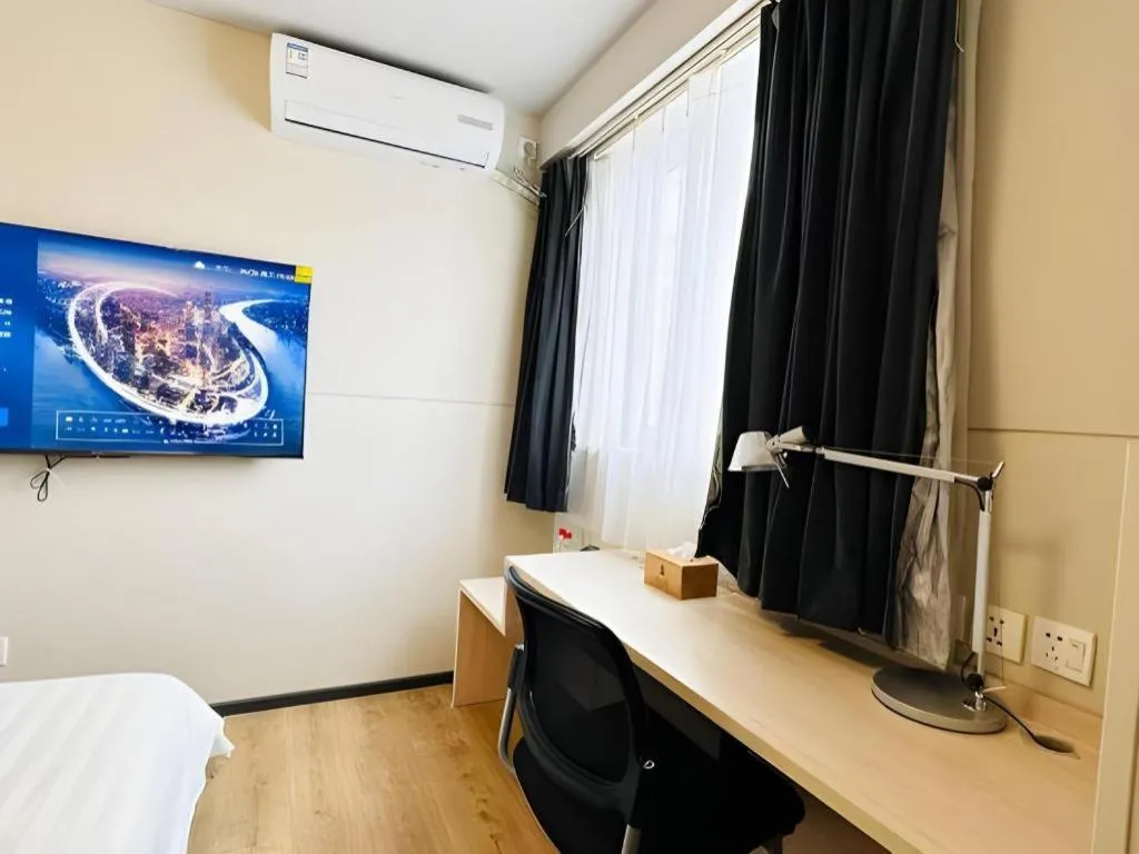 Bed in Jinjiang Inn Quanzhou West Street Kaiyuan Temple