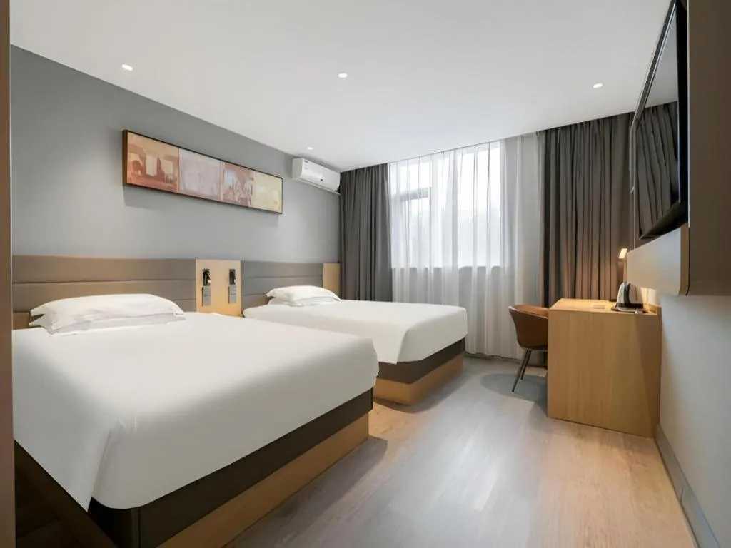 Bed in Jinjiang Inn Quanzhou West Street Kaiyuan Temple