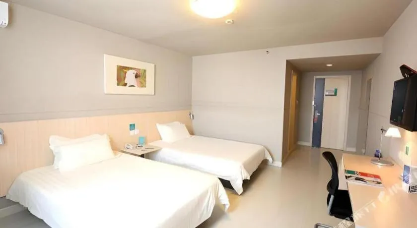 Bed in Jinjiang Inn Quanzhou West Street Kaiyuan Temple