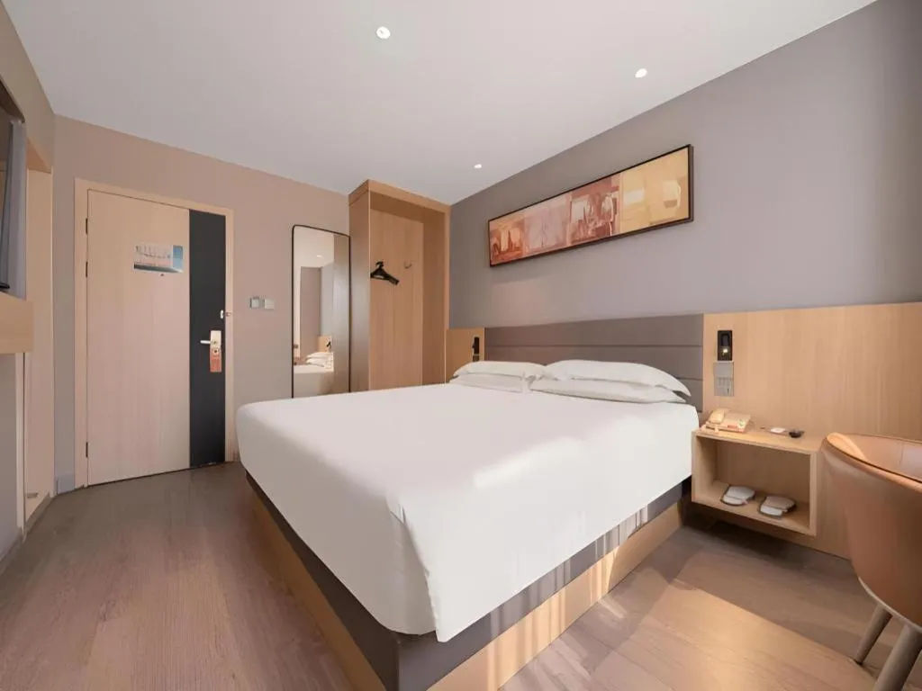 Bed in Jinjiang Inn Quanzhou West Street Kaiyuan Temple