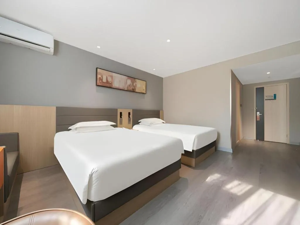 Bed in Jinjiang Inn Quanzhou West Street Kaiyuan Temple