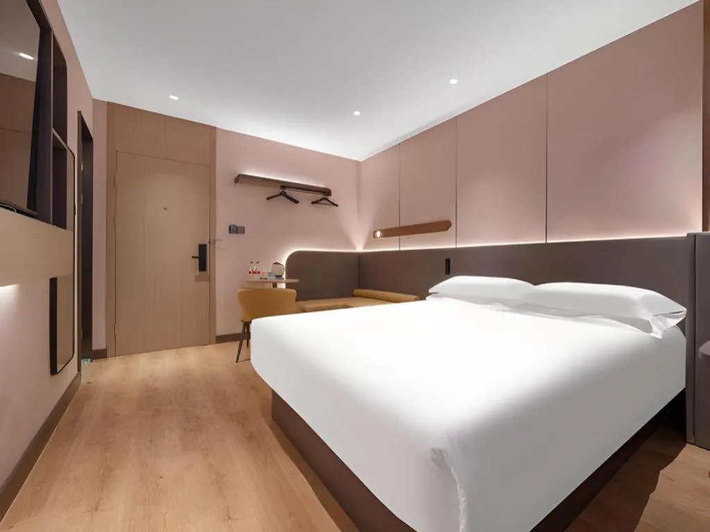 Bed in Jinjiang Inn Quanzhou West Street Kaiyuan Temple