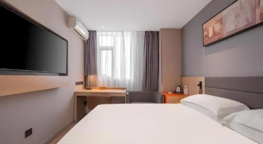 Bed in Jinjiang Inn Quanzhou West Street Kaiyuan Temple