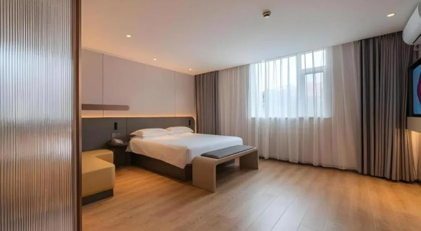 Bed in Jinjiang Inn Quanzhou West Street Kaiyuan Temple