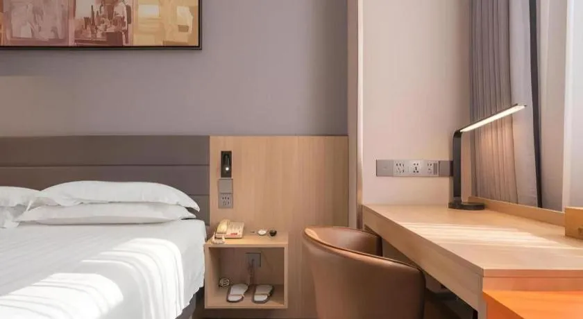 Bed in Jinjiang Inn Quanzhou West Street Kaiyuan Temple