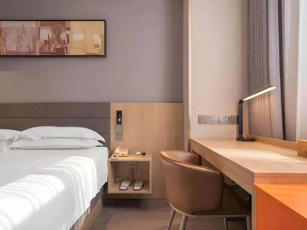 Bed in Jinjiang Inn Quanzhou West Street Kaiyuan Temple